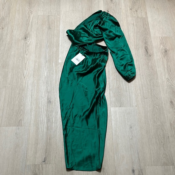 NWT Hello Molly Classy Girl Emerald Cutout One Sleeve Green Midi Dress - Picture 1 of 5